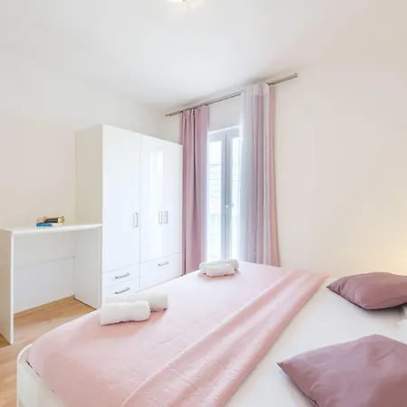 Apartment Nikolina *