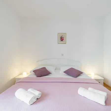 Nikolina Apartment