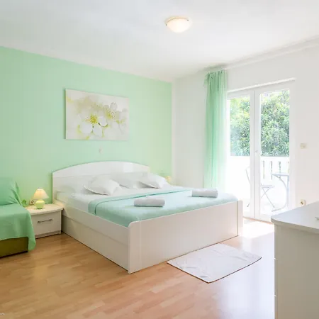 Nikolina Апартаменты Хвар