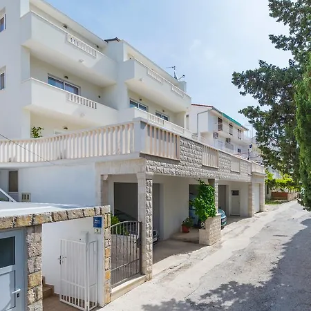 Nikolina Апартаменты Хвар