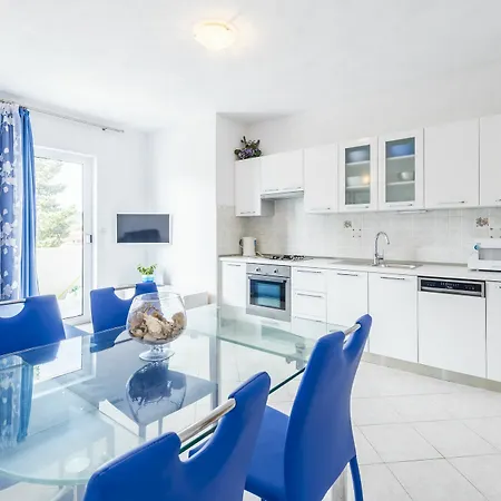 Апартаменты Nikolina Хвар