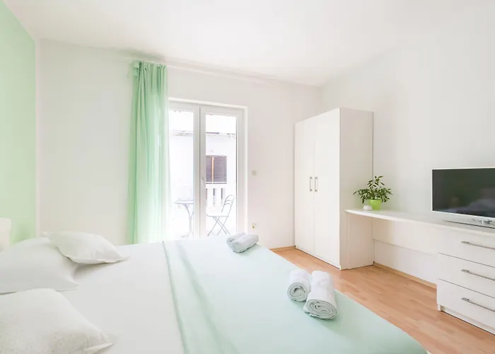 Nikolina Appartement *