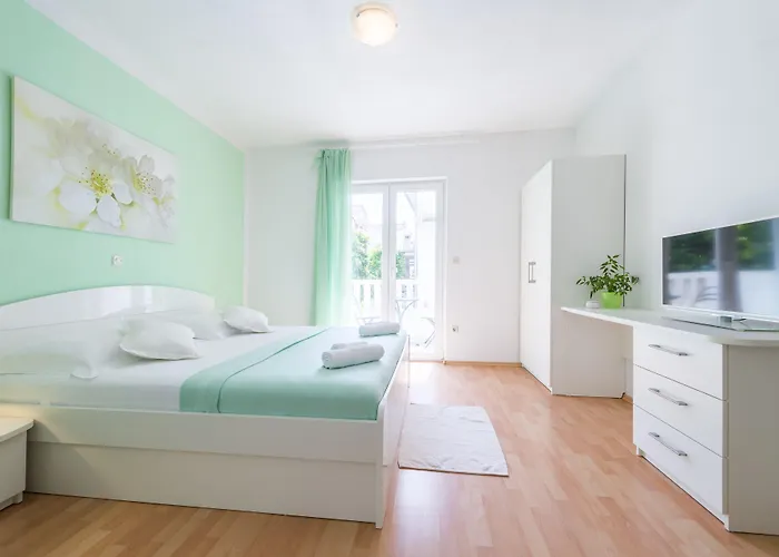 Nikolina * Hvar Town