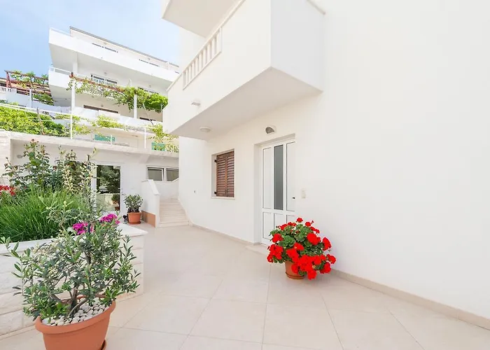 Nikolina Appartement *