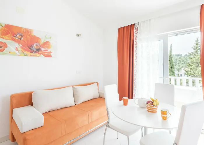 Nikolina Apartment *