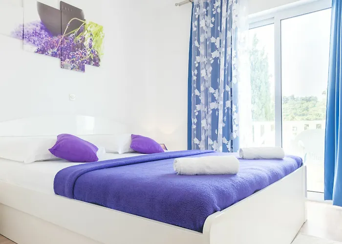 Nikolina Appartement *