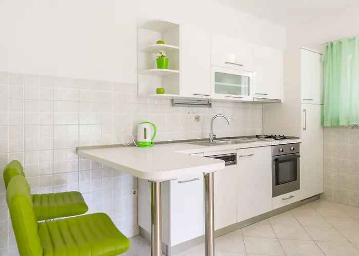 Nikolina Apartment *